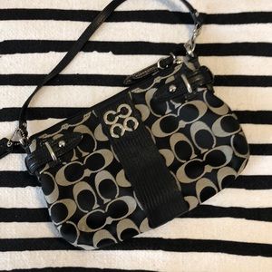 ✨Coach Black & Grey wristlet✨